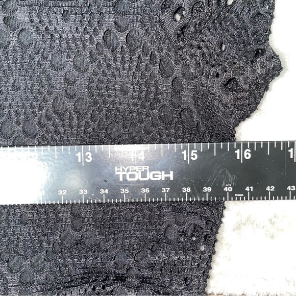 Banana Republic Black Short Sleeve Lace Overlay Peplum Blouse Zipper Back Size 0 - Picture 3 of 6